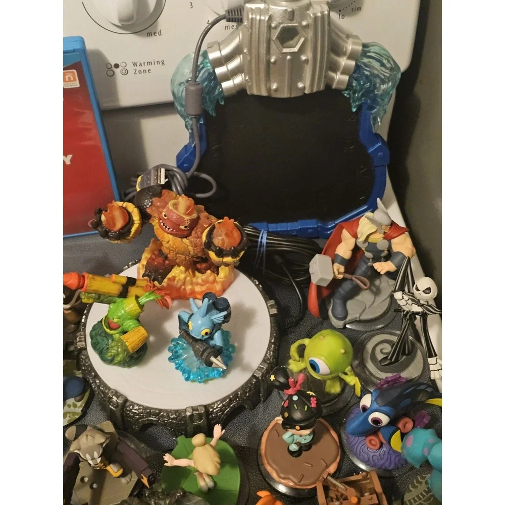 Disney Infinity Wii U Mixed Lot 4 Portal Base Game Discs 88 Figures Power Discs